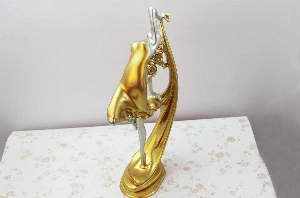 Dancing Girl Resin Crafts Ornament - Home Decorations
