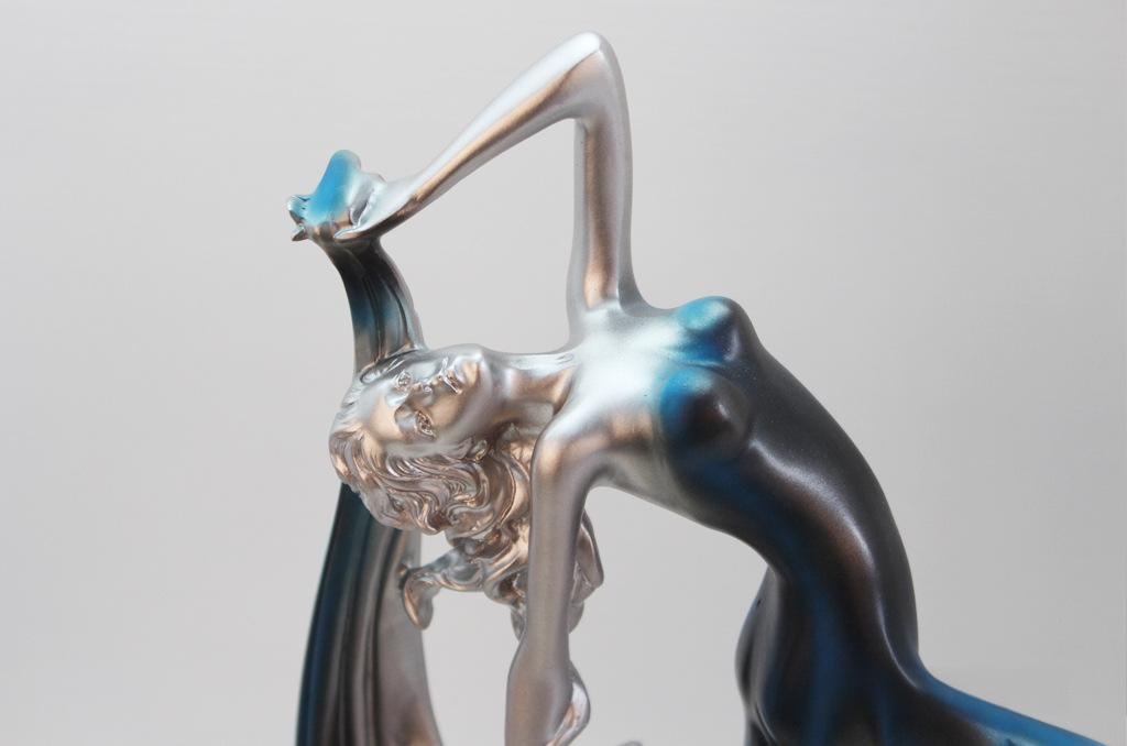 Dancing Girl Resin Crafts Ornament - Home Decorations