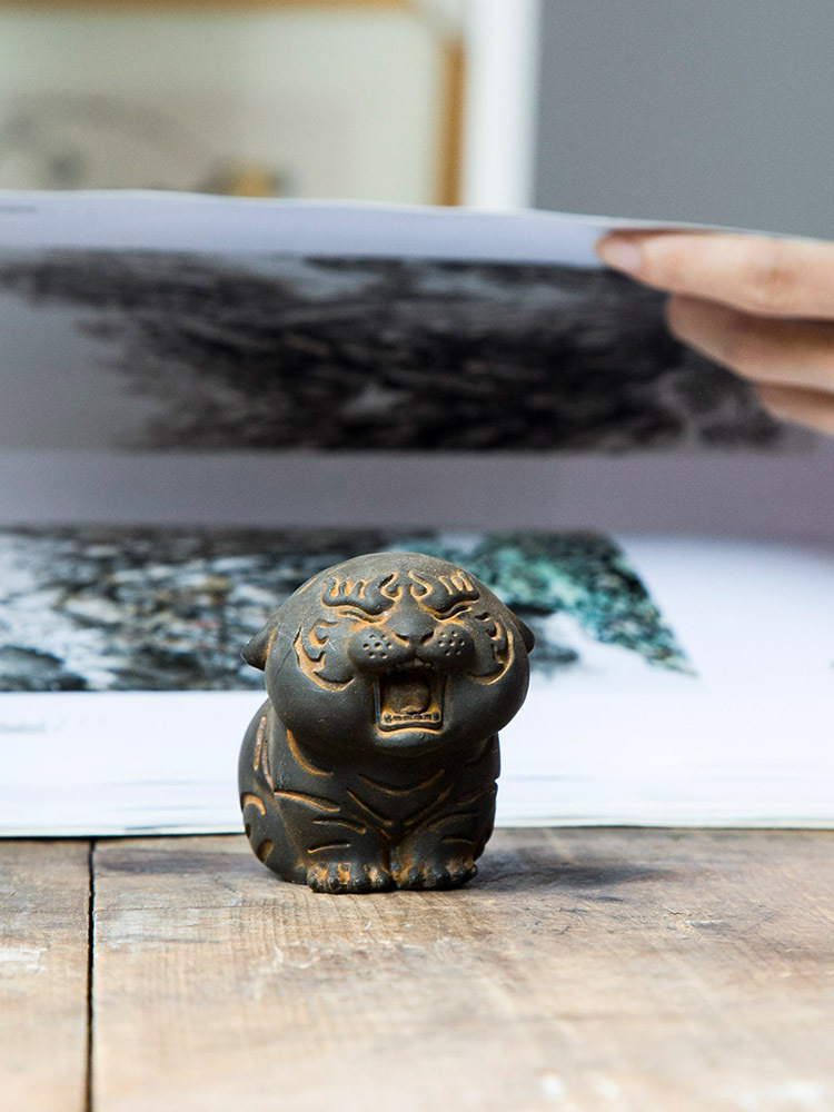 Cute tiger handmade sculpture tabletop ornament