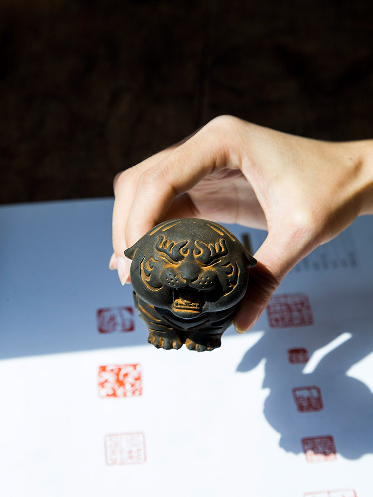 Cute tiger handmade sculpture tabletop ornament