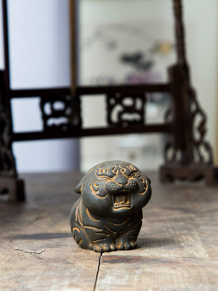 Cute tiger handmade sculpture tabletop ornament