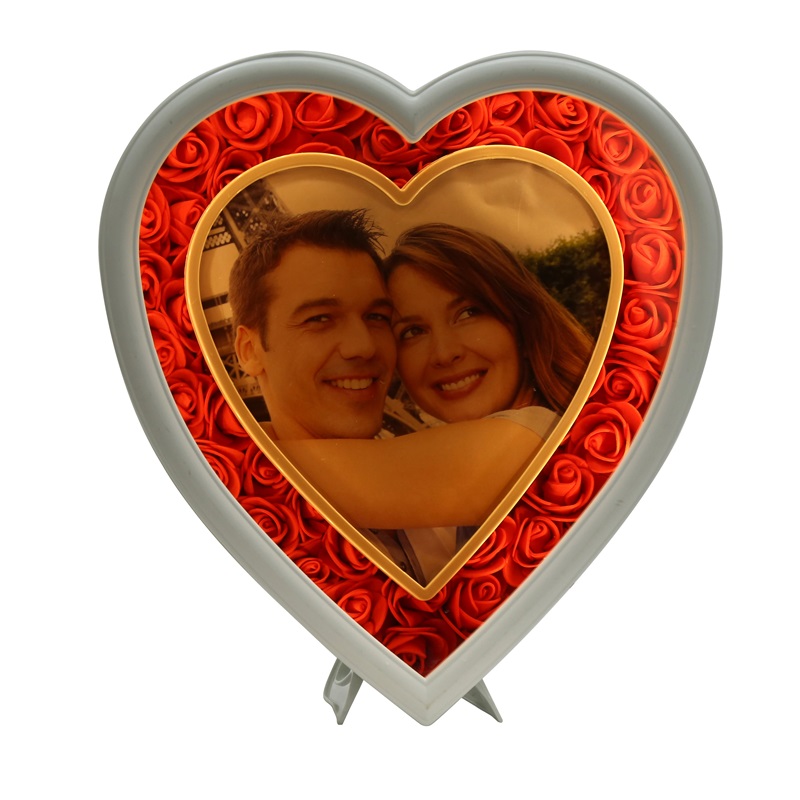 Heart-shaped personalized photo frame ornament