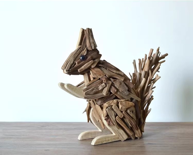 Wooden squirrel animal handicraft ornament