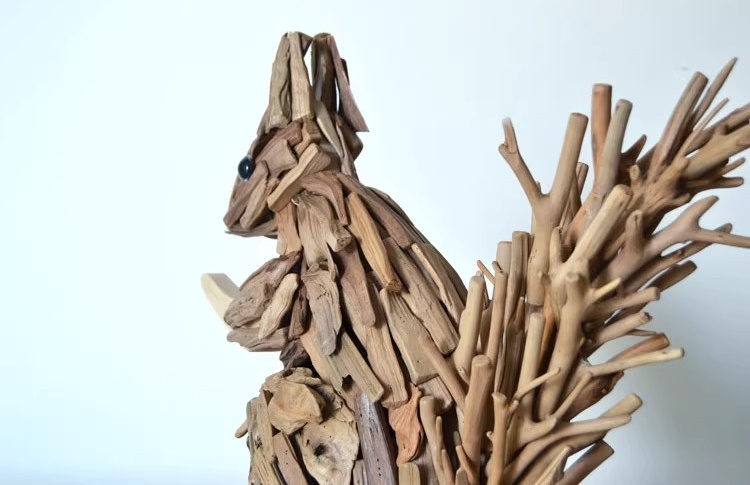Wooden squirrel animal handicraft ornament