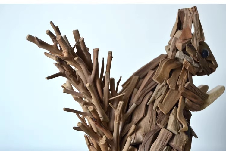 Wooden squirrel animal handicraft ornament