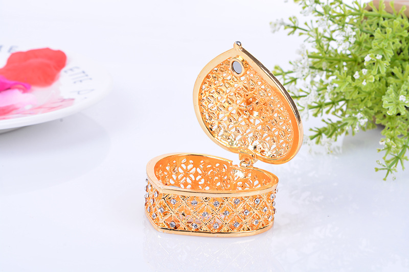 Heart-shaped gold-plated jewelry box ornament