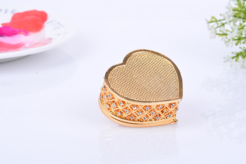 Heart-shaped gold-plated jewelry box ornament