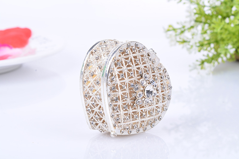 Heart-shaped gold-plated jewelry box ornament