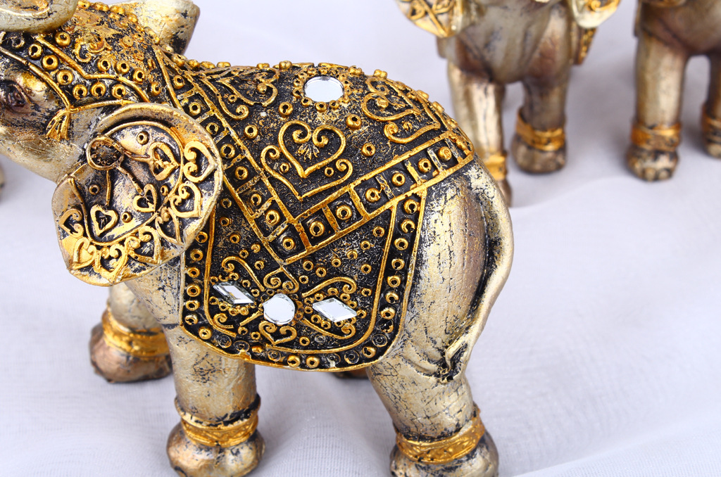 Golden seven elephants, artisanal resin ornaments, home decoration, crafts