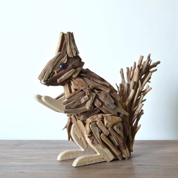 Wooden squirrel animal handicraft ornament - صورة Wooden squirrel animal handicraft ornament - صورة 3