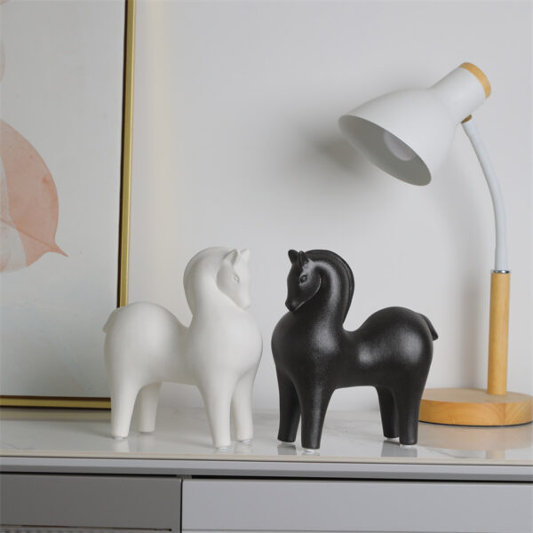 Ceramic decoration in the shape of a fat horse, crafts, ornaments, ornaments - Imagen 4