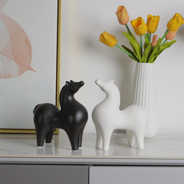Ceramic decoration in the shape of a fat horse, crafts, ornaments, ornaments - Imagen 5