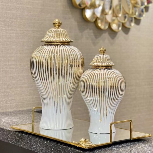 Ceramic vase with gold pattern, light, luxury, ornaments - Imagen 3