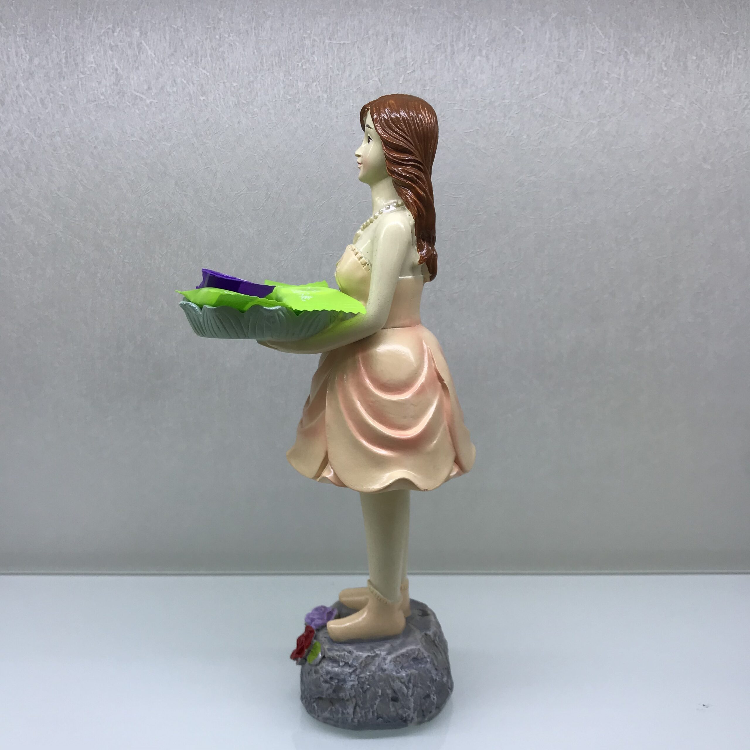 Beautiful woman, tray, ornaments, resin crafts