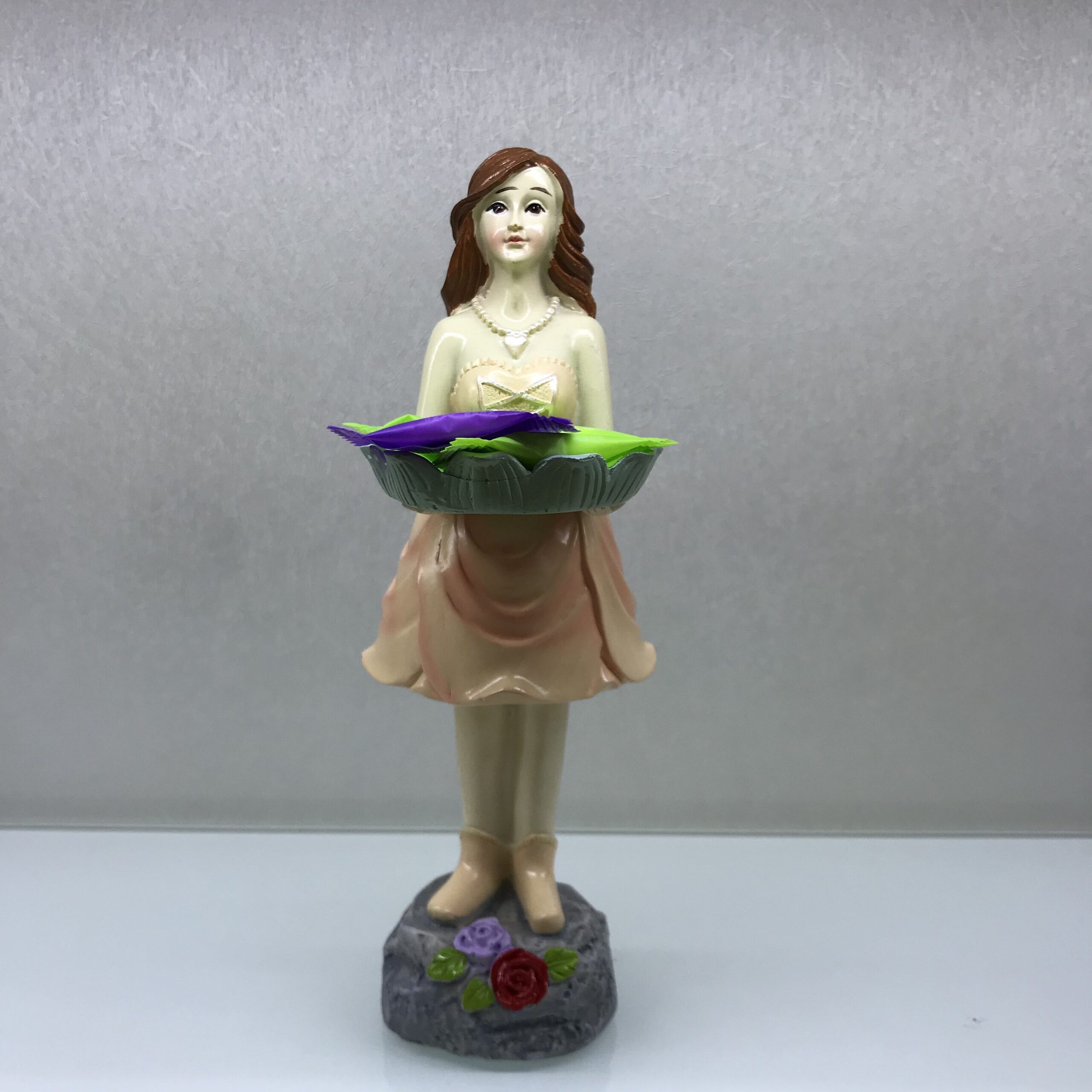 Beautiful woman, tray, ornaments, resin crafts