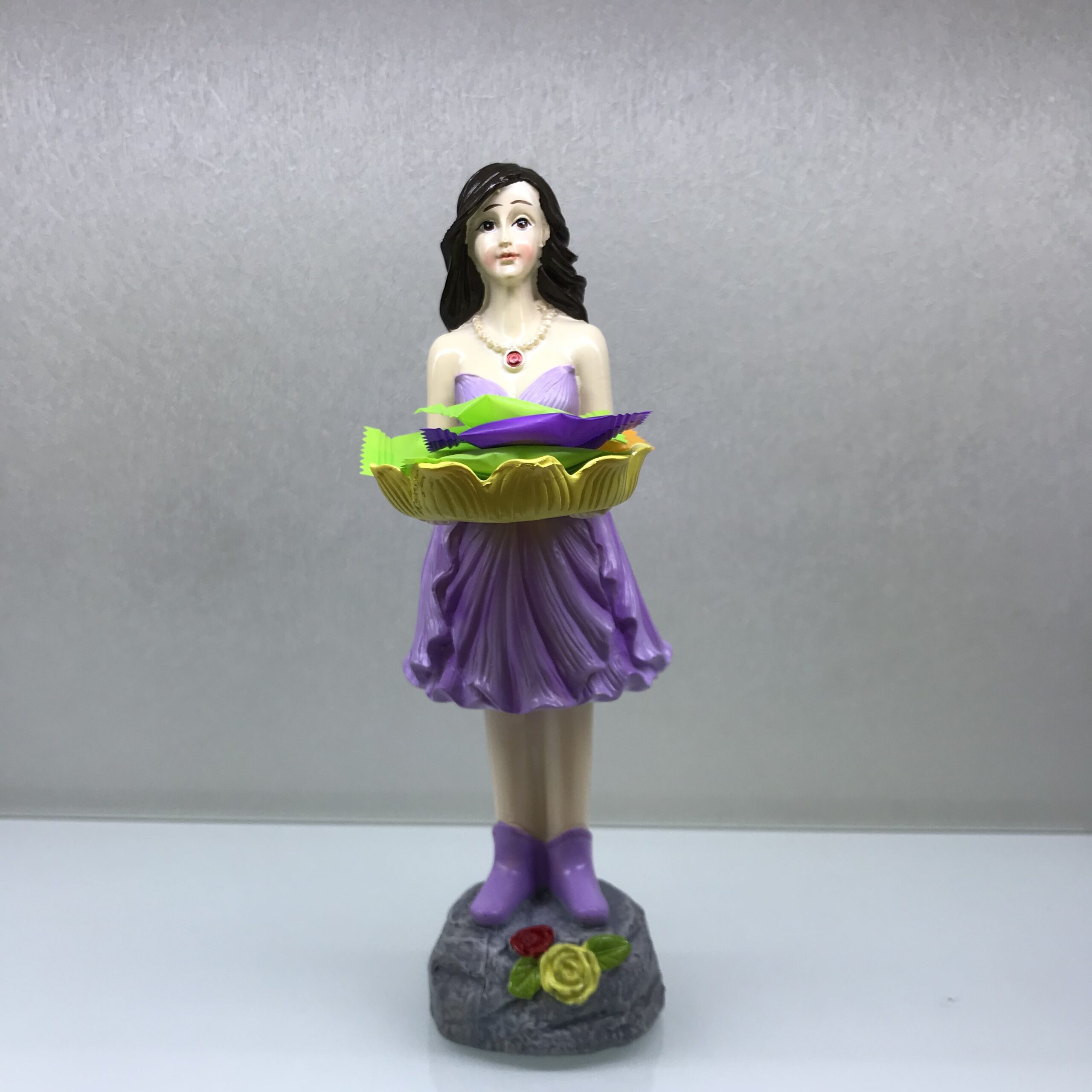 Beautiful woman, tray, ornaments, resin crafts