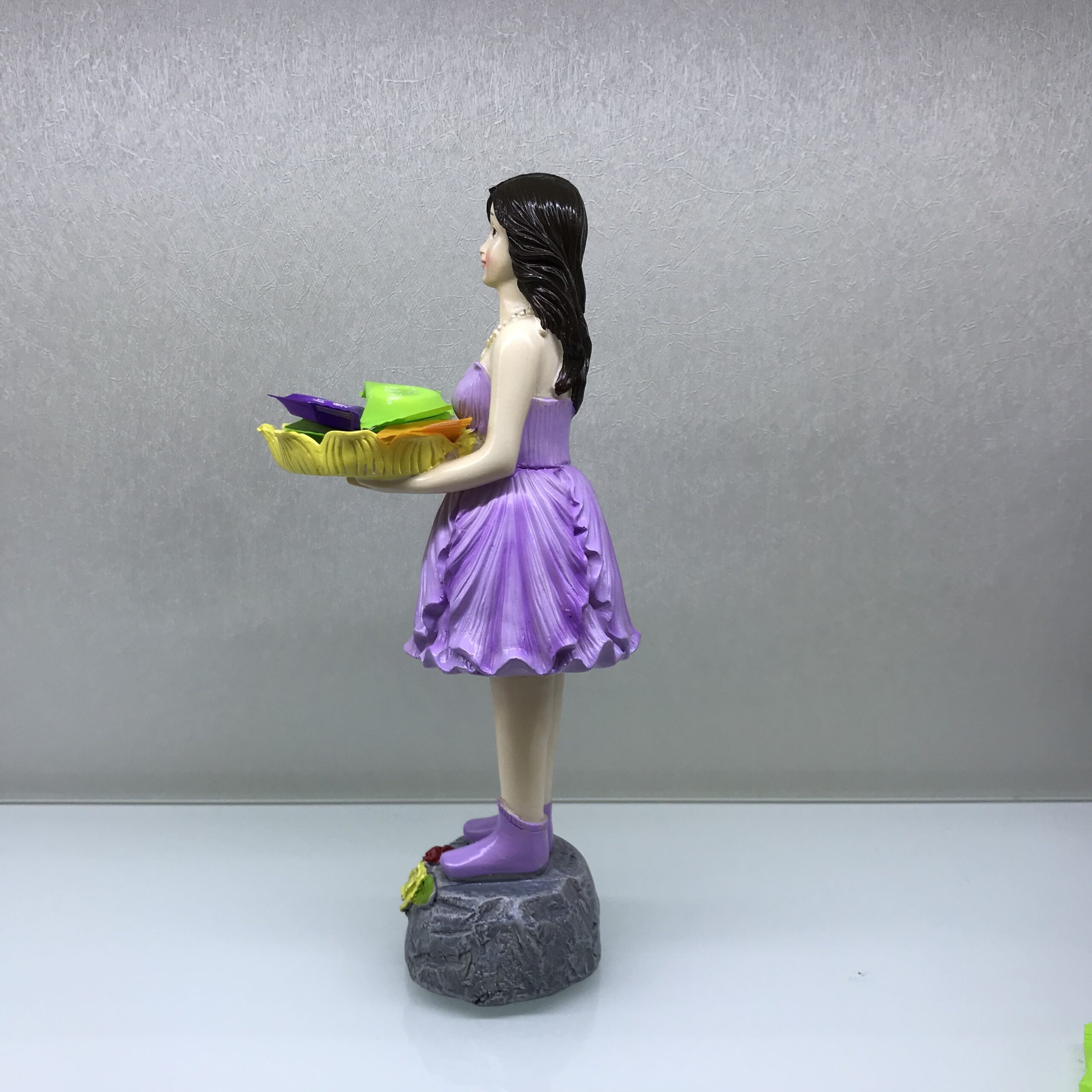 Beautiful woman, tray, ornaments, resin crafts