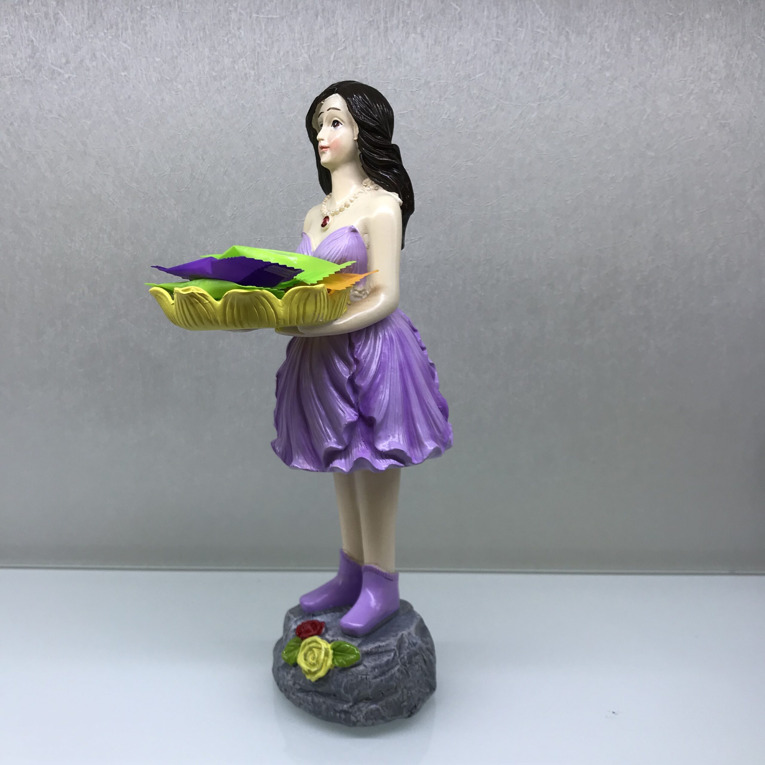 Beautiful woman, tray, ornaments, resin crafts