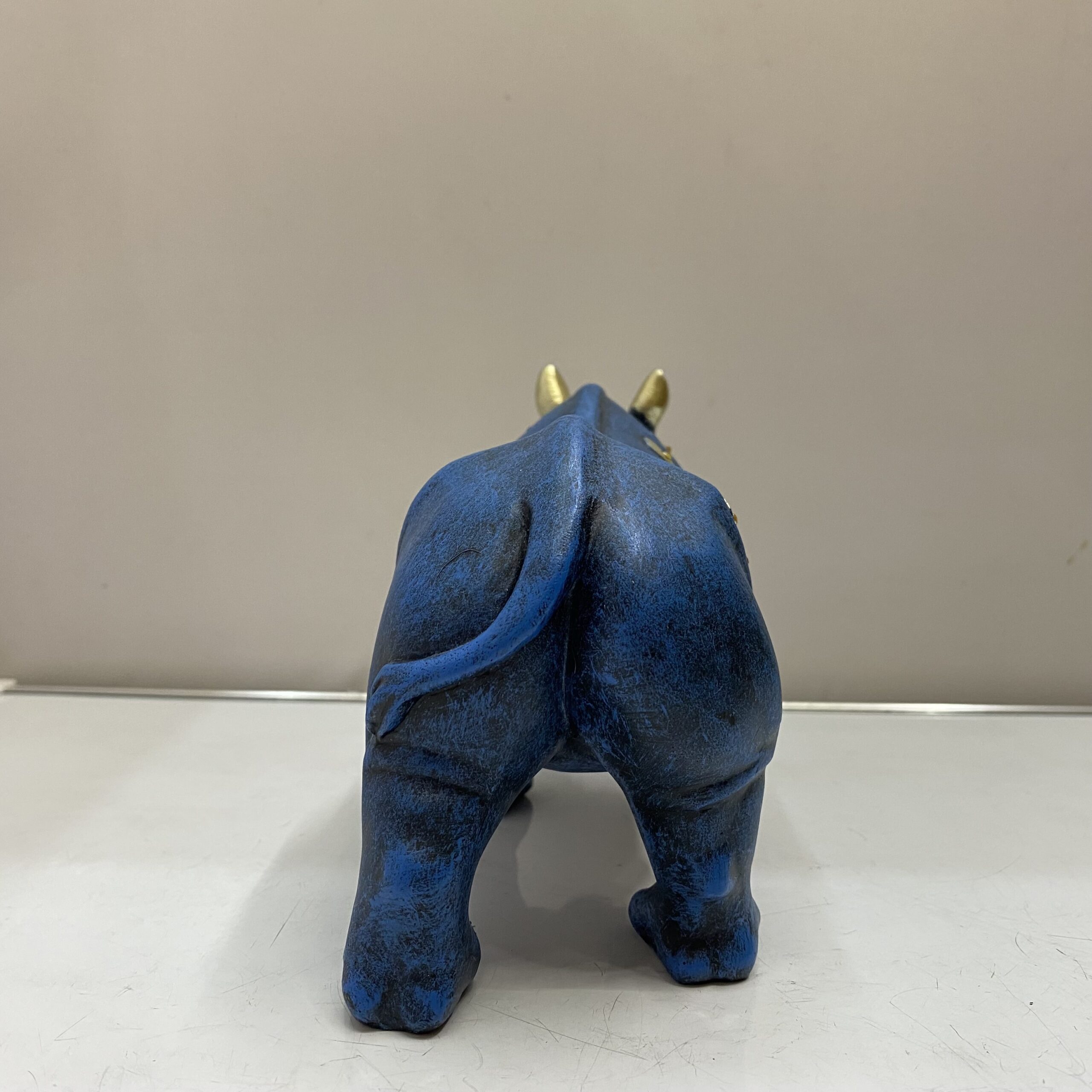 Small blue rhinoceros, resin crafts, home furnishings, ornaments